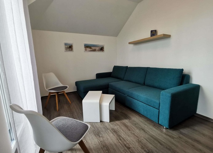 Schlafzimmer mit Bett-Couch