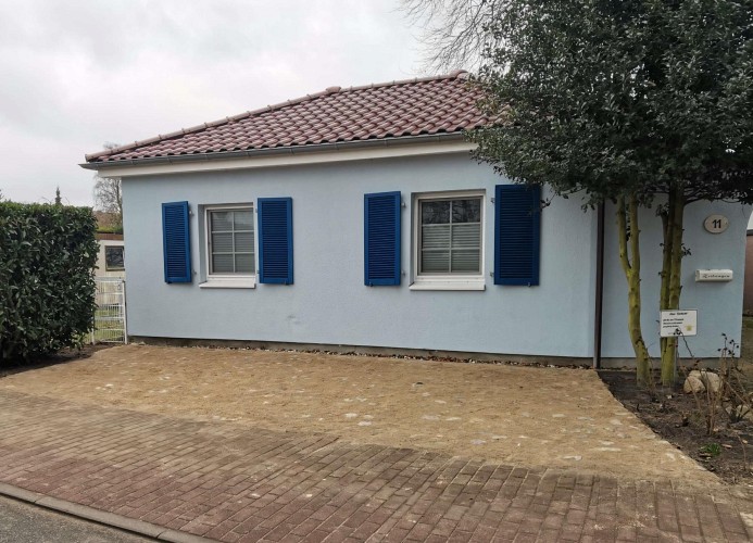 Straßenansicht, Parkplatz vor dem Haus