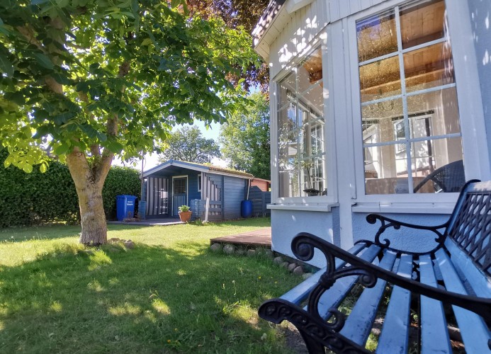 Außenansicht, komplett eingezäunt